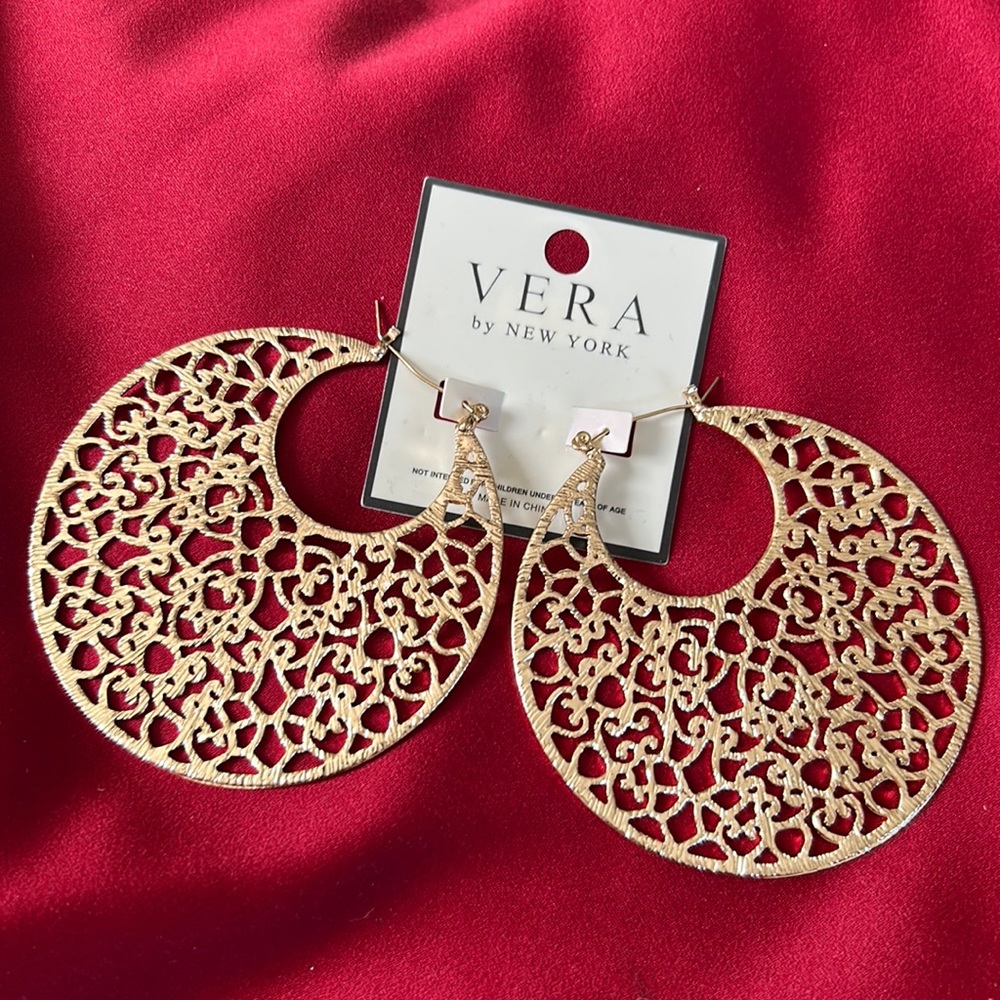 Large 3 inch gold lace patterned hoop earrings NWOT
